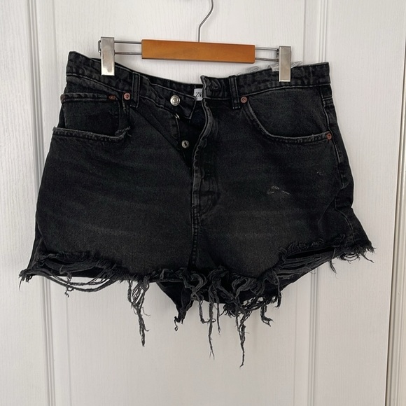 Zara black denim high-rise frayed shorts 4365/205 - Picture 6 of 7